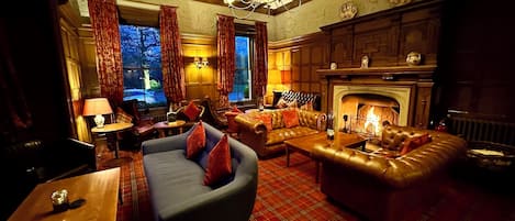 Serves lunch and brunch