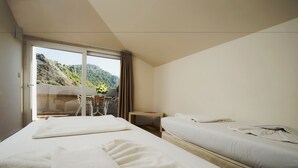 Iron/ironing board (on request), bed sheets - Caligo Apart Hotel (Alanya)