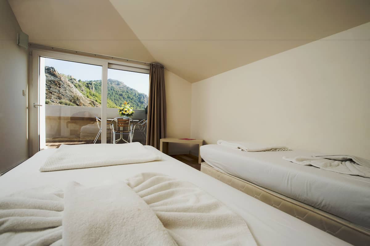 Iron/ironing board (on request), bed sheets