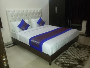 Business Double Room | In-room safe, iron/ironing board, rollaway beds, free WiFi - Smart Rooms (Gurugram)
