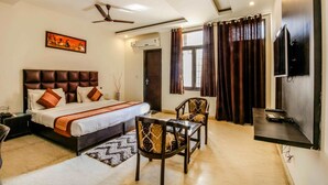 Quadruple Room | In-room safe, iron/ironing board, rollaway beds (surcharge), WiFi (free) - Smart Rooms (Gurugram)