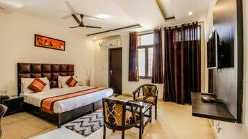 Quadruple Room | In-room safe, iron/ironing board, rollaway beds, free WiFi