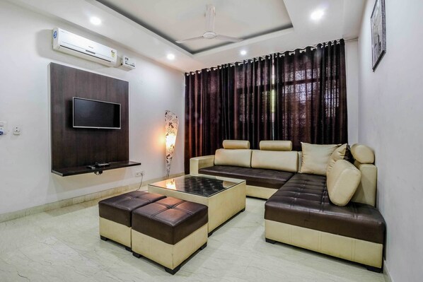 Interior detail - Smart Rooms (Gurugram)