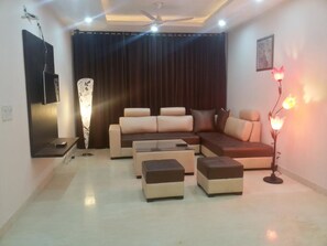 Deluxe Double Room | Lobby