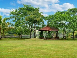 Children’s play area – outdoor