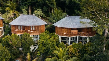 Minibar, in-room safe, desk, free WiFi