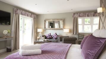 Luxury Studio Suite, 1 King Bed, Valley View