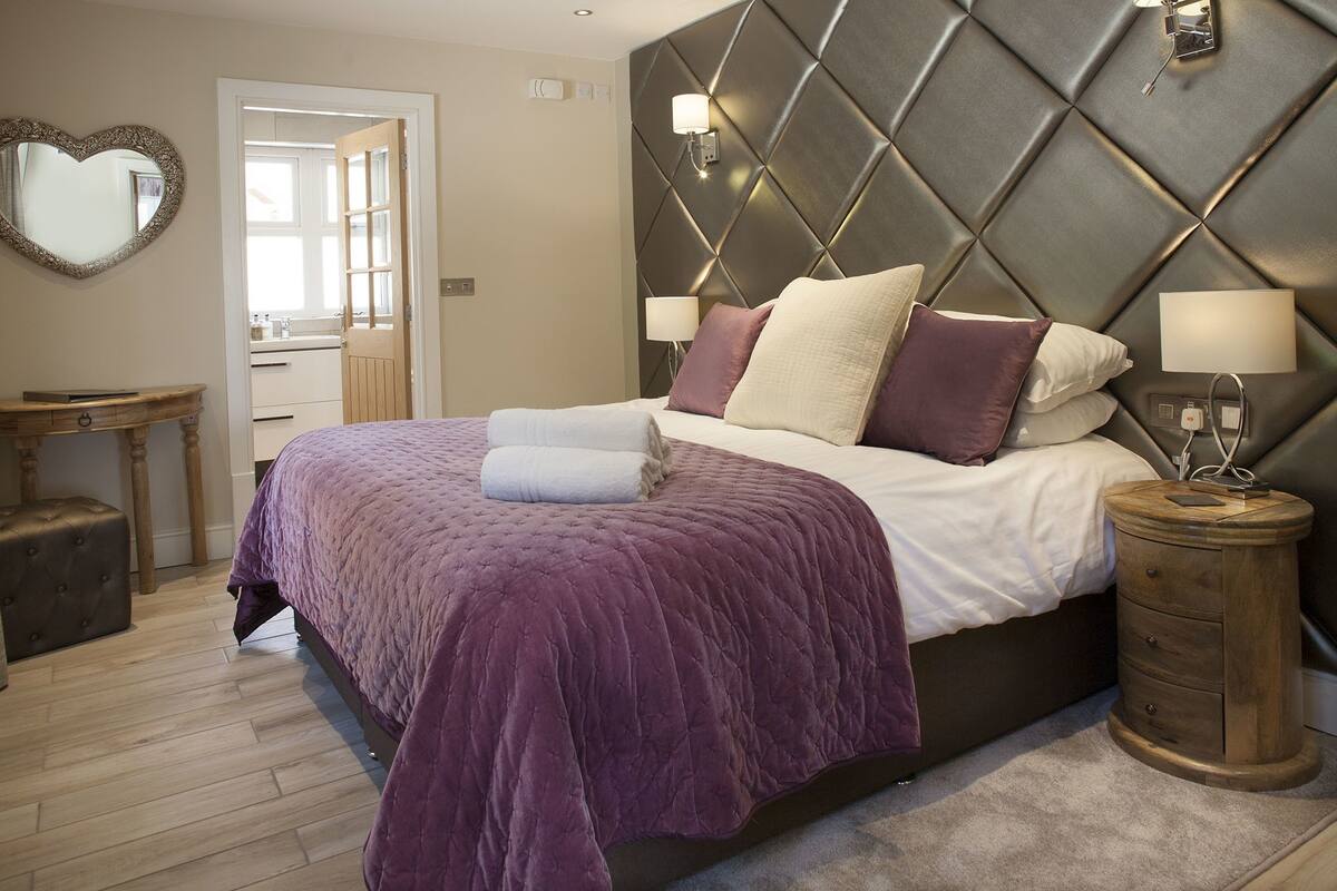 Classic Double Room, Bathtub