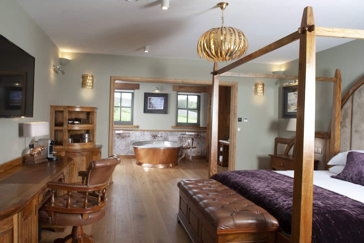 Desk, iron/ironing board, free WiFi, bed sheets
