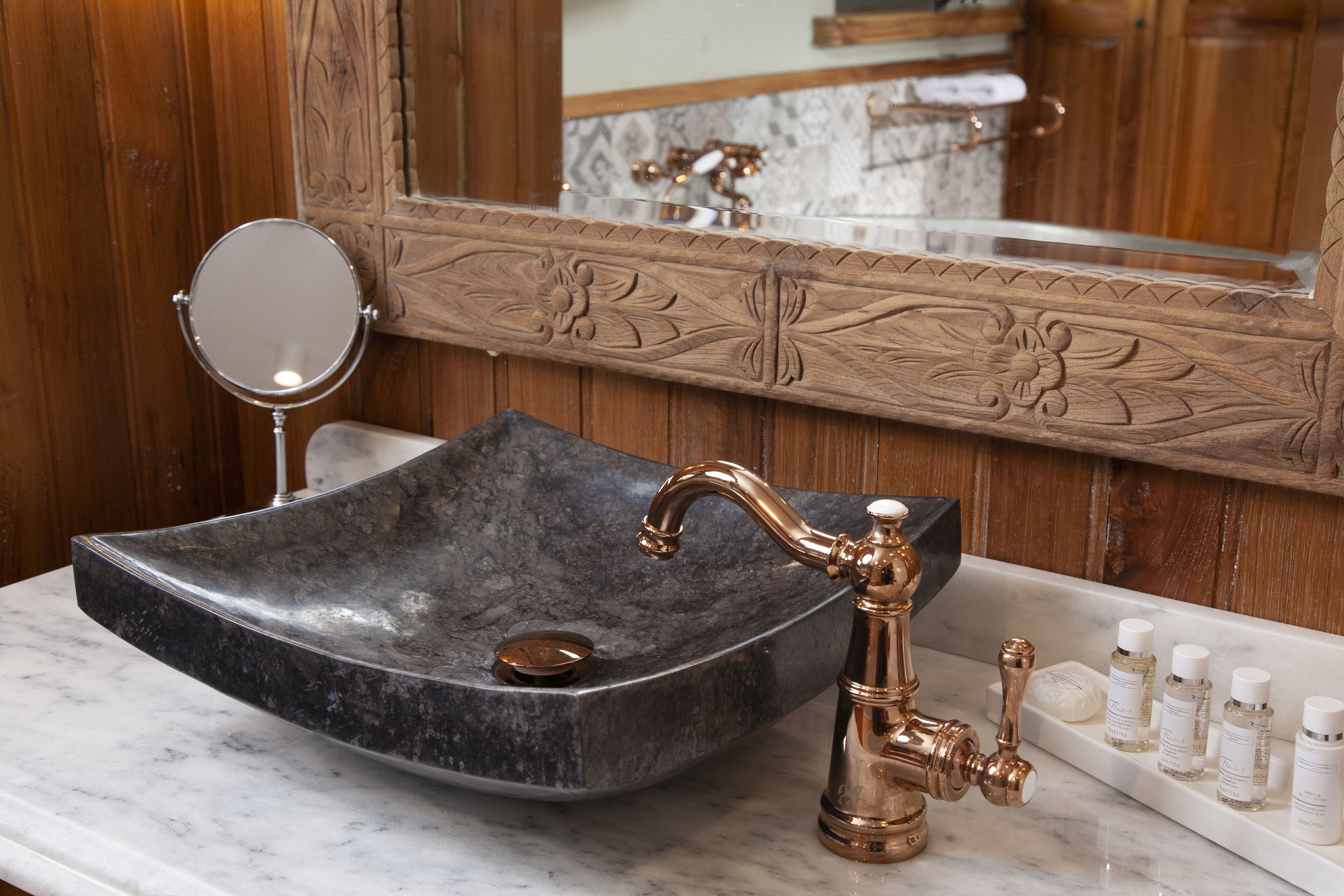 Bathroom sink