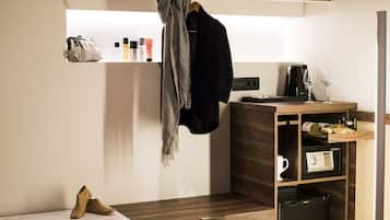 Quarto casal empresarial, 1 cama Queen, sacada, vista para a cidade | Roupas de cama premium, camas com colchões pillow-top