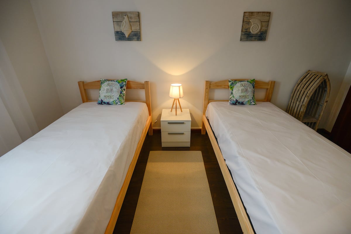 1 bedroom, soundproofing, free cribs/infant beds, free WiFi