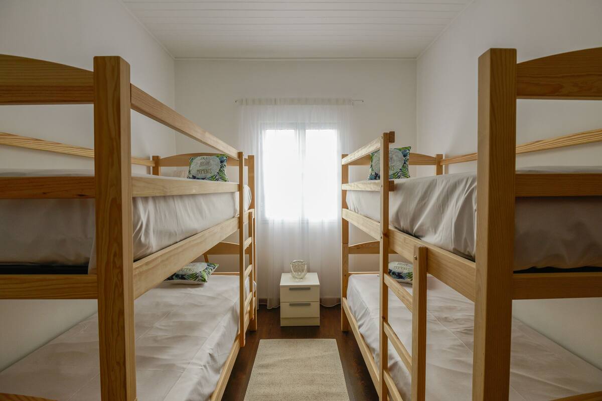 Schallisolierte Zimmer, kostenlose Babybetten, kostenloses WLAN