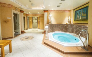 Bañera de hidromasaje interior