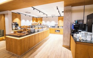 Free daily buffet breakfast  - Hotel Gasthof Metzgerei Keindl (Oberaudorf)