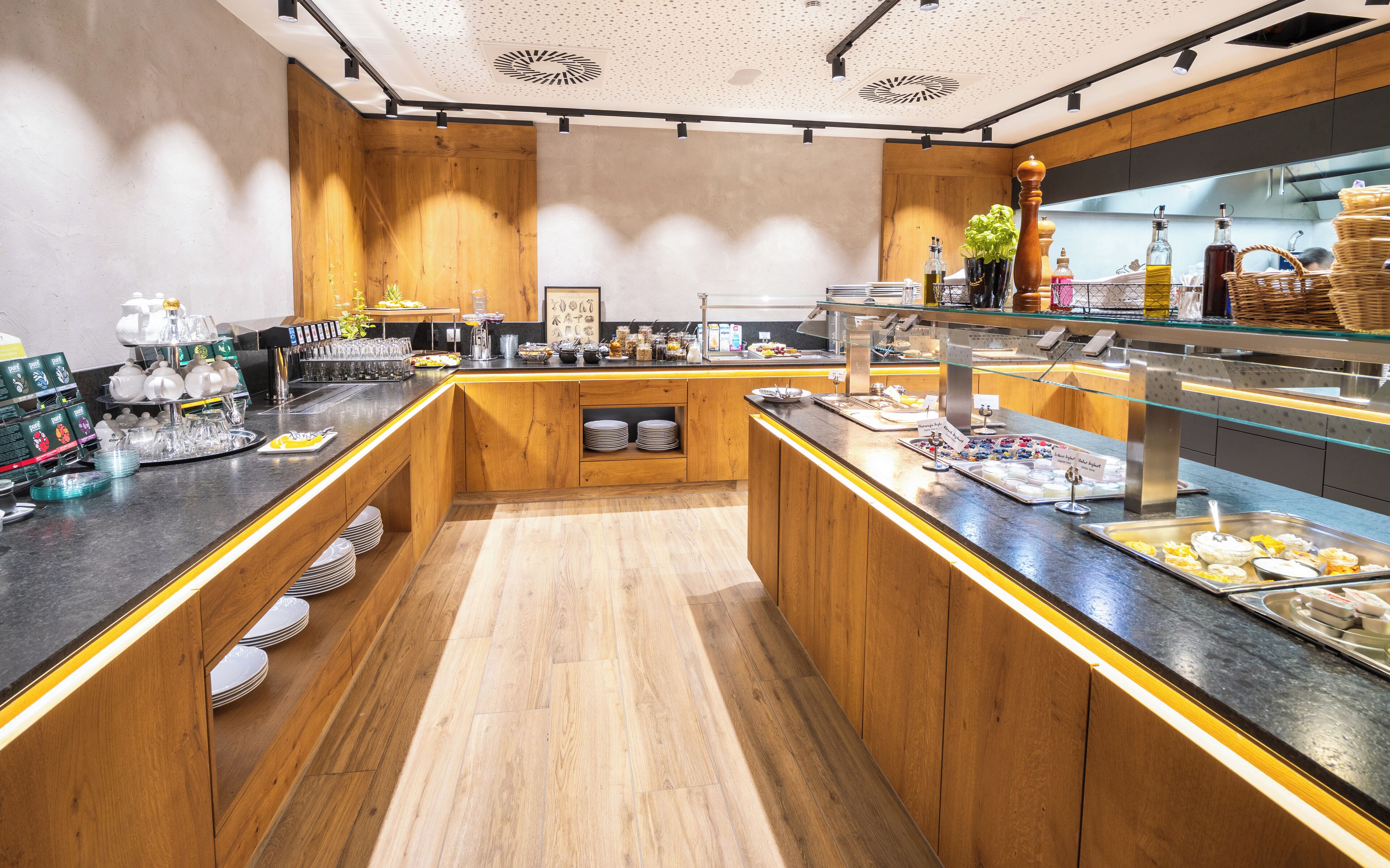 Free daily buffet breakfast