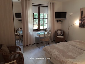 Apartment | Laptopgeeigneter Arbeitsplatz, Verdunkelungsvorhänge, kostenloses WLAN