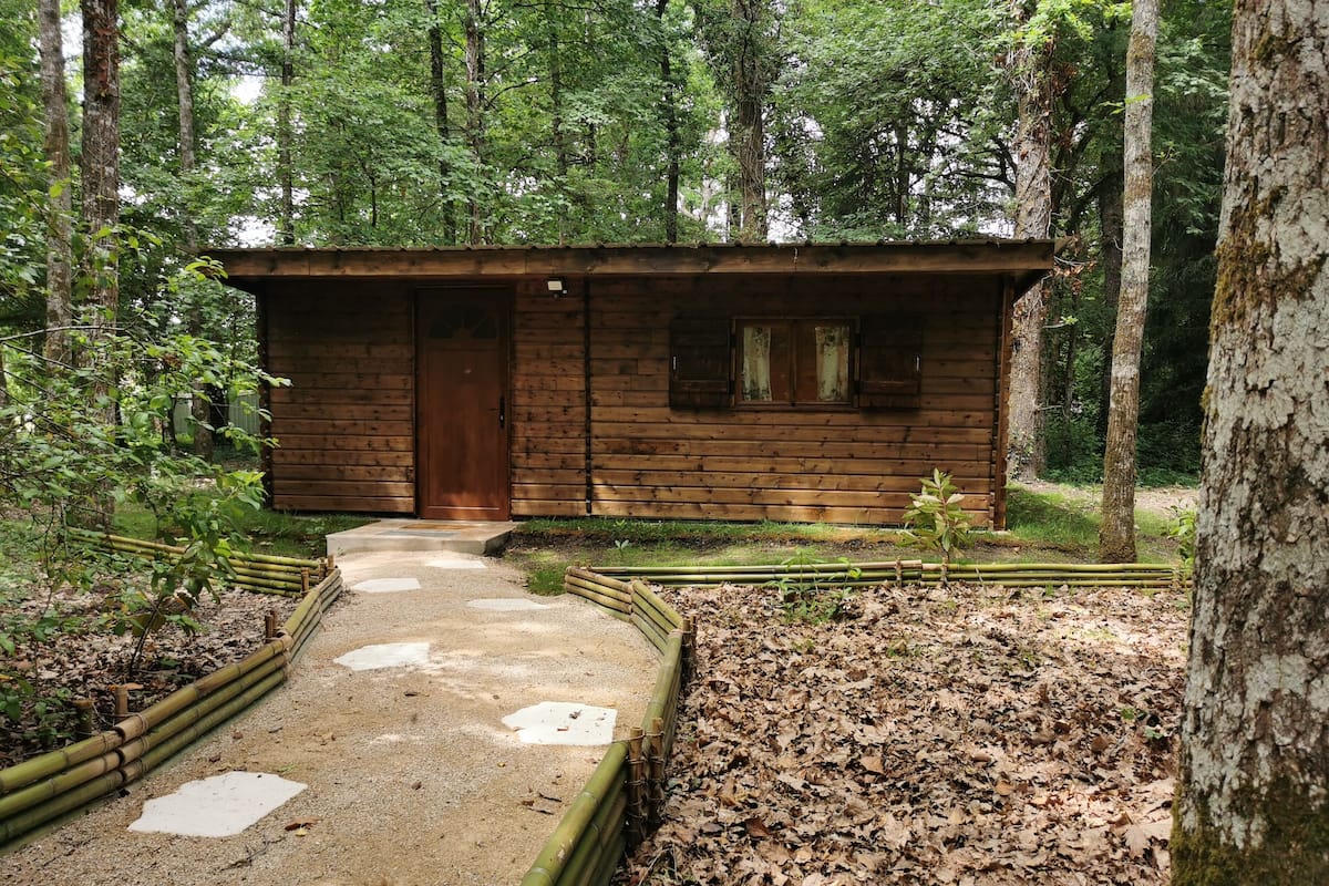 Romantic Cabin | Laptop workspace, blackout curtains, free WiFi, bed sheets