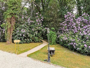 Romantische Ferienhütte | Laptopgeeigneter Arbeitsplatz, Verdunkelungsvorhänge, kostenloses WLAN