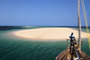 On the beach, white sand, snorkeling, sailing - Miti Miwiri (Ibo)
