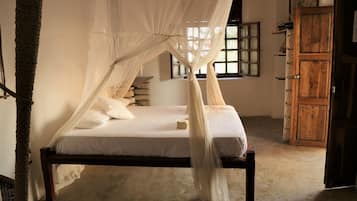 Triple Room, Terrace, Ocean View (Lulu) | In-room safe, desk, iron/ironing board, free WiFi