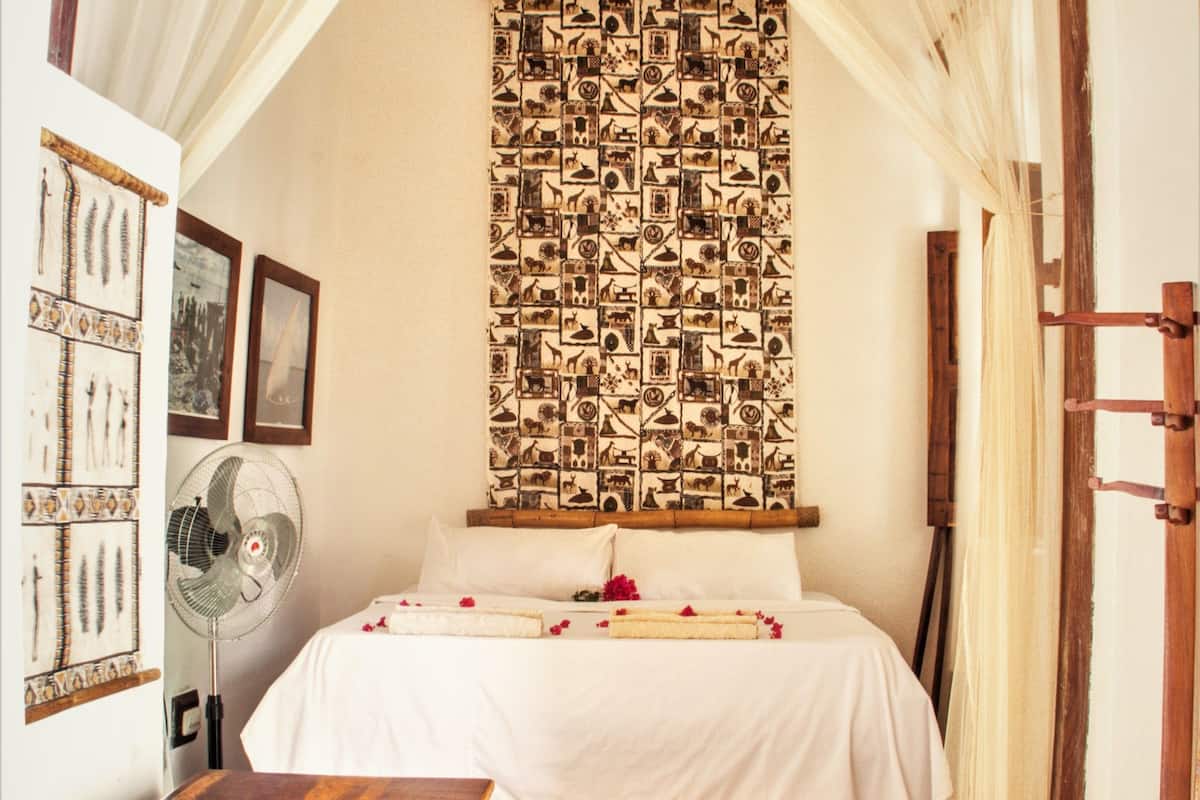 Chambre Double, terrasse, vue ville (Isabela) | Coffres-forts dans les chambres, bureau, fer et planche Ă repasser