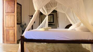 Quarto triplo, terraço, vista para o oceano (Lulu) | Cofres nos quartos, escrivaninha, ferros/tábuas de passar roupa