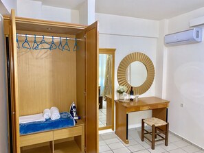 1 bedroom, soundproofing, iron/ironing board, free WiFi - The Blue Apartments (Hersonissos)