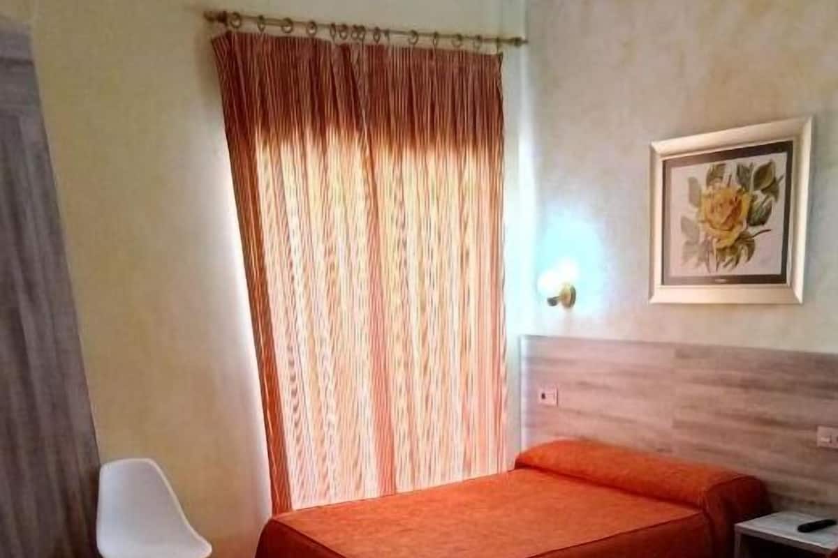 واي فاي مجانًا وملاءات أسرّة