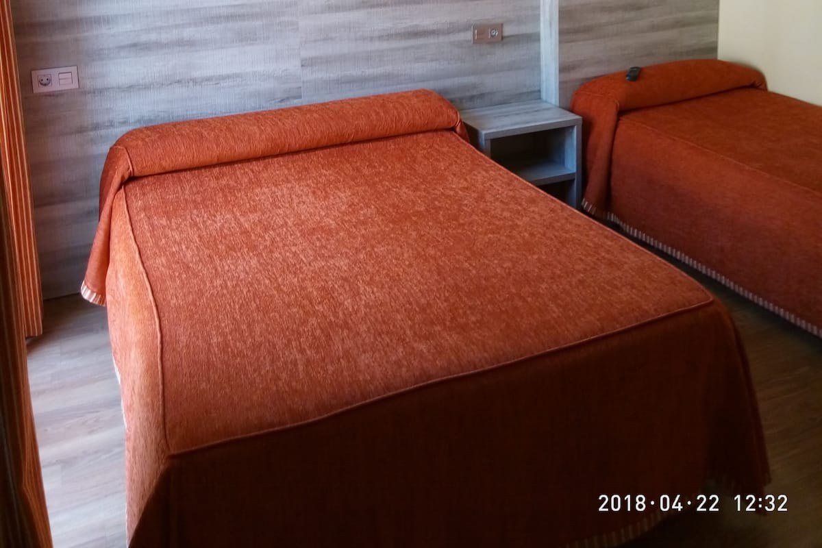 Triple Room | Free WiFi, bed sheets