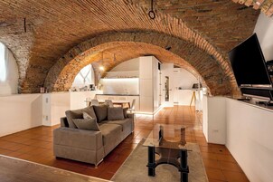 Quarto casal de uso individual | Ferros/tábuas de passar roupa, Wi-Fi de cortesia, roupa de cama