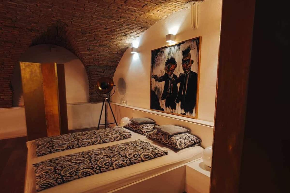 Habitació doble per a ús individual | Planxa i posts de planxar, wifi gratuïta i roba de llit