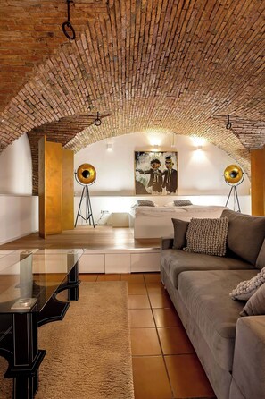 Habitación doble de uso individual | Tabla de planchar con plancha, wifi gratis, ropa de cama