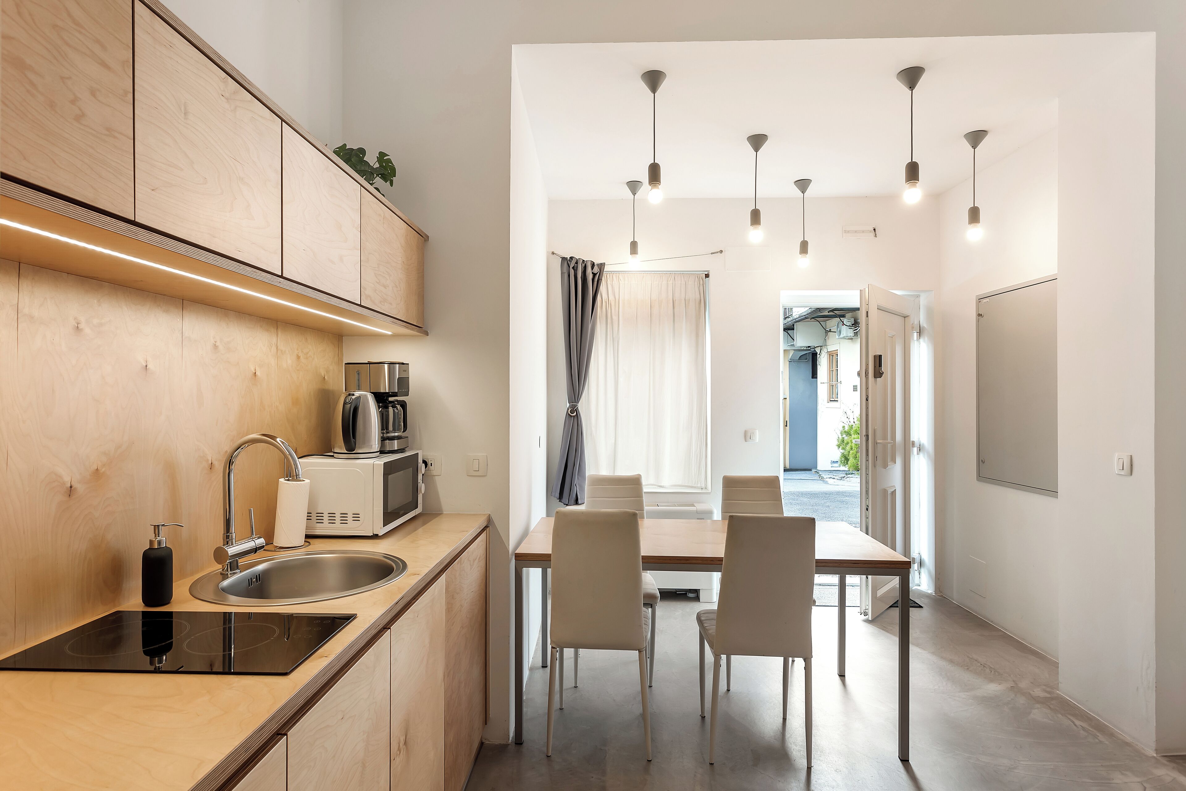 Habitación doble de uso individual | Tabla de planchar con plancha, wifi gratis y ropa de cama 