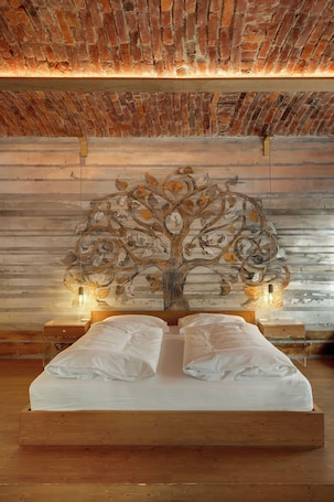 Design Apartment, 1 Bedroom, Non Smoking | Iron/ironing board, free WiFi, bed sheets