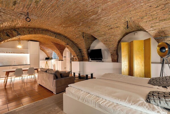 Dungeon Apartment  | Iron/ironing board, free WiFi, bed sheets