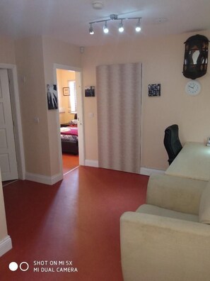 Deluxe Studio Suite, 1 Double Bed, Ensuite, Ground Floor | Living area
