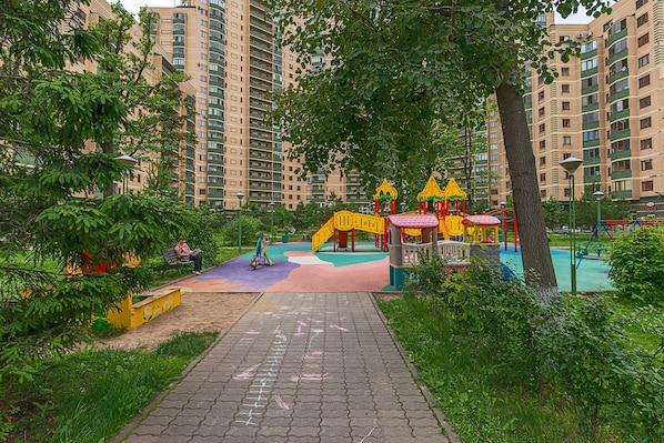Children’s play area – outdoor