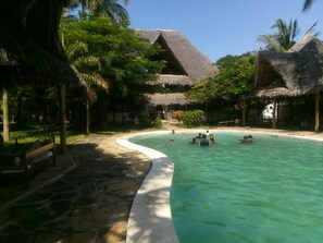 Outdoor pool - Rainbow Villas (Malindi)