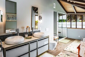 Combined shower/bathtub, free toiletries, hair dryer, towels - 3772 The Waves ~ Oceanfront, Stunning Ocean Views (Carmel Highlands)