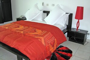 Appartement Confort, 3 chambres, balcon, vue ville | Coffres-forts dans les chambres, bureau, Wi-Fi gratuit, draps fournis