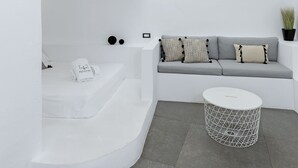 Studiosuite – deluxe | Memory foam-senger, safe på rommet, wi-fi (inkludert) og sengetøy