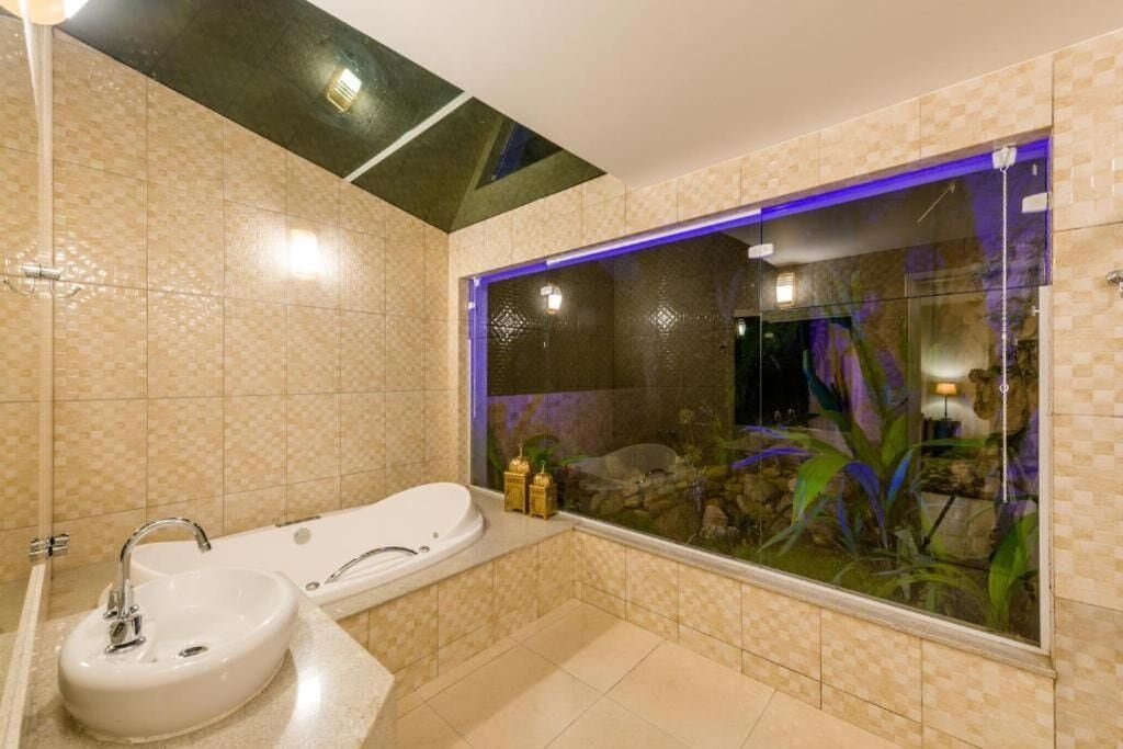 quarto duplo com ofuro | 1 bedroom, minibar, desk, blackout curtains