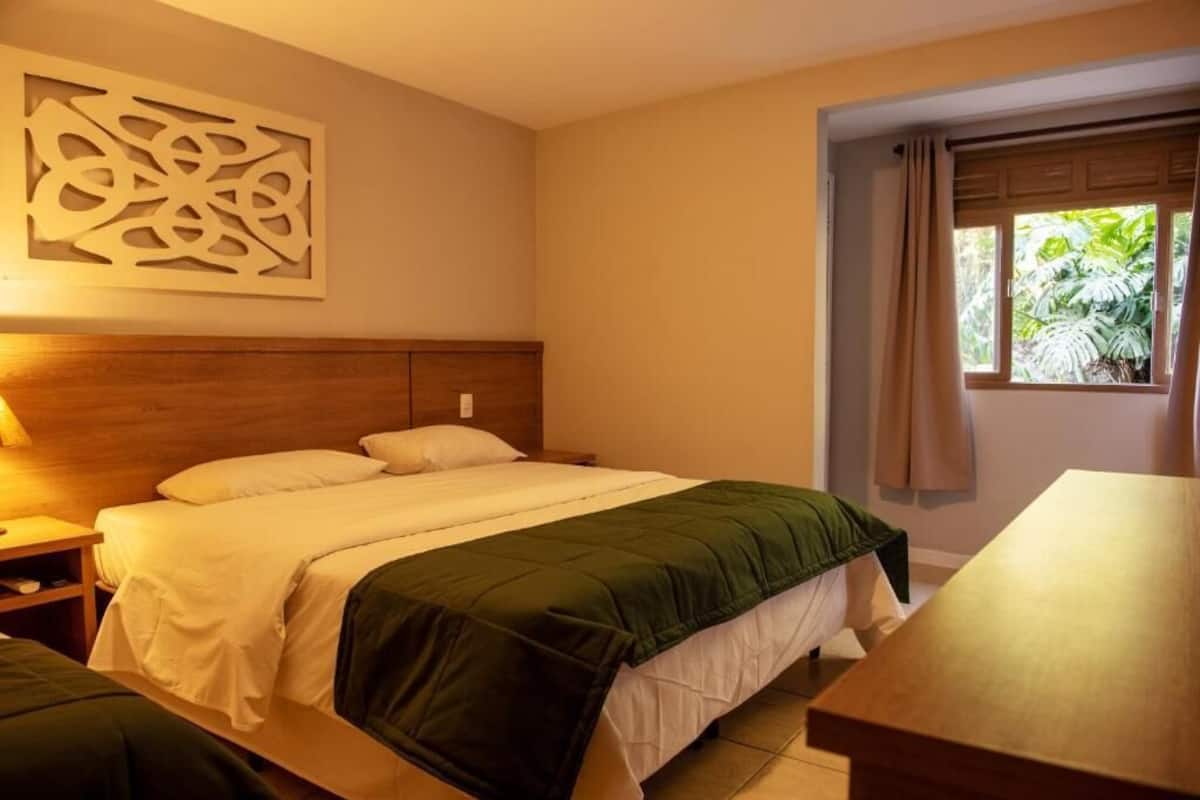 1 sovrum, minibar, skrivbord och mörkläggningsgardiner