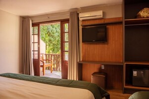 Superior Triple Room | Minibar, desk, blackout drapes, WiFi (free)