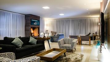 20-inch LCD TV with cable channels, TV