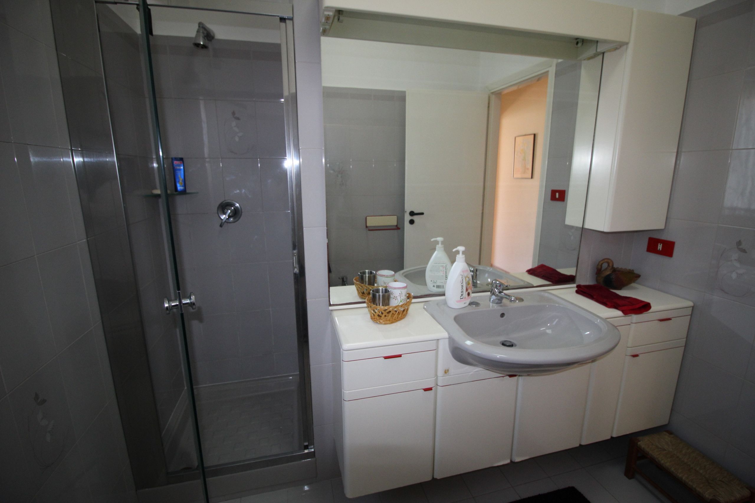 Apartment, 3 Bedrooms | Bathroom | Deep soaking tub, rainfall showerhead, bidet, towels