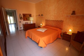 Huoneisto, 3 makuuhuonetta | 3 makuuhuonetta, silitysrauta/-lauta, ilmainen Wi-Fi, vuodevaatteet