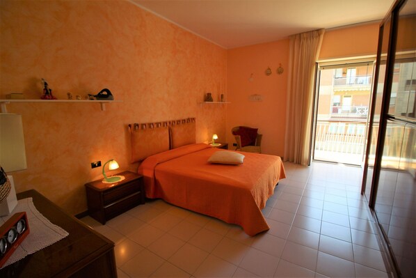 Huoneisto, 3 makuuhuonetta | 3 makuuhuonetta, silitysrauta/-lauta, ilmainen Wi-Fi, vuodevaatteet