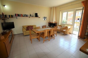 Apartment, 3 Schlafzimmer | Wohnzimmer